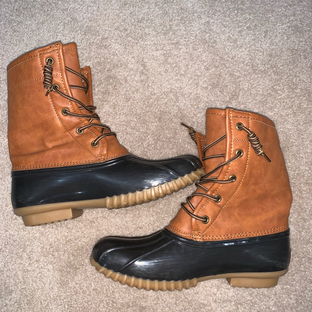 The Original Duck Boot Size 7.5 Tan/Brown